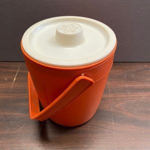 Vintage Rubbermaid ice bucket
